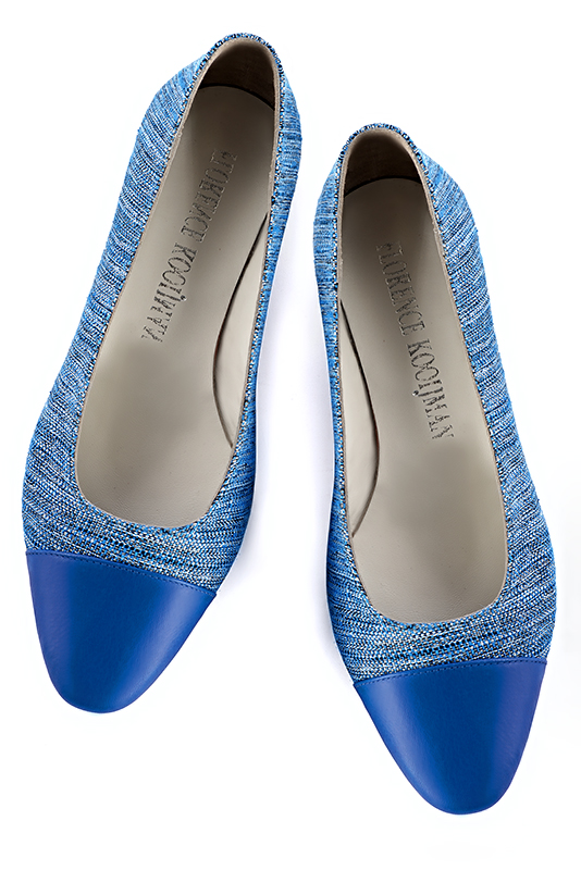 Electric blue women's ballet pumps, with low heels. Round toe. Flat block heels. Top view - Florence KOOIJMAN